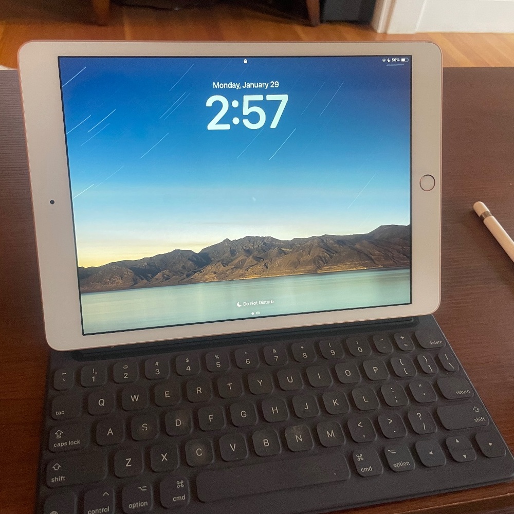 iPad 7 and Smart Keyboard Folio bundle